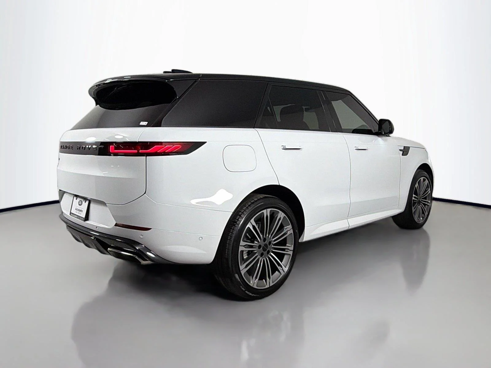 Certified Used 2026 Fuji White Land Rover Dynamic SE P400 image 5
