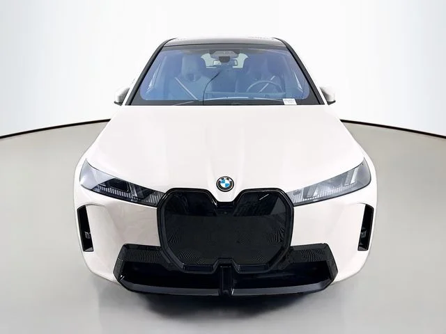 Used 2026 Beige BMW xDrive60 image 2
