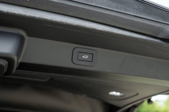 Used 2024  Land Rover Dynamic SE image 68