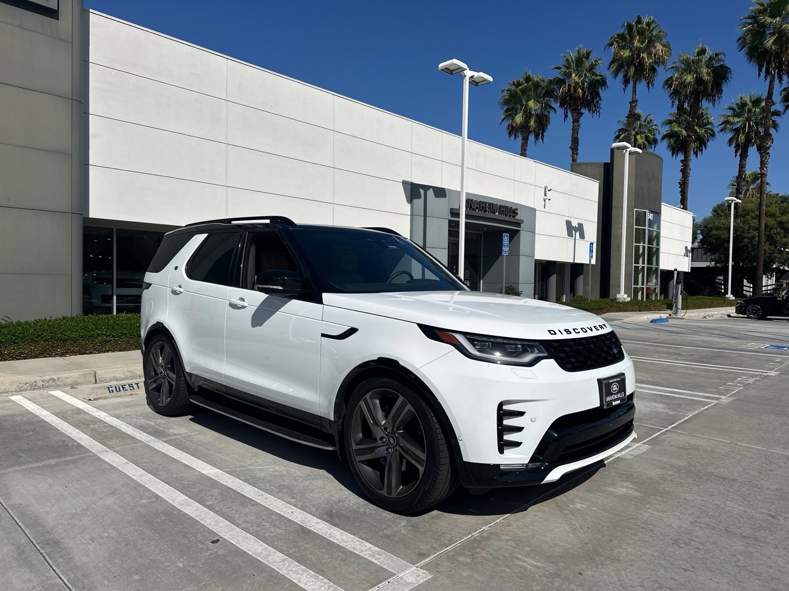 Used 2026 Fuji White Land Rover Dynamic SE image 2