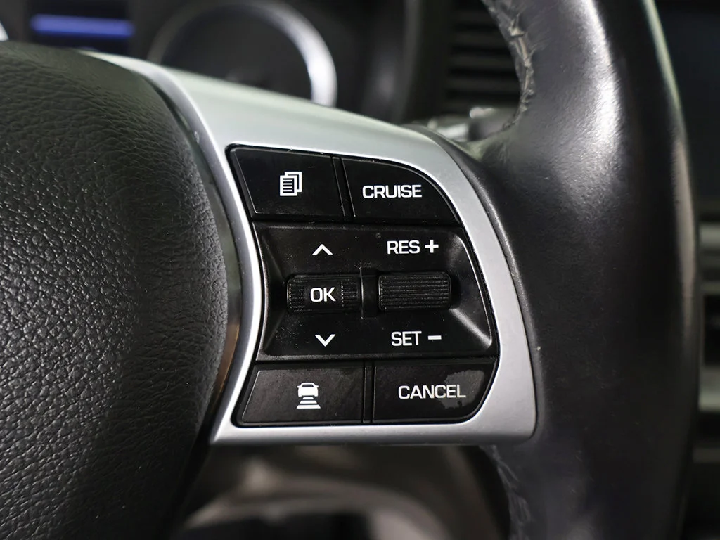 Used 2019 Silver Hyundai Limited image 47