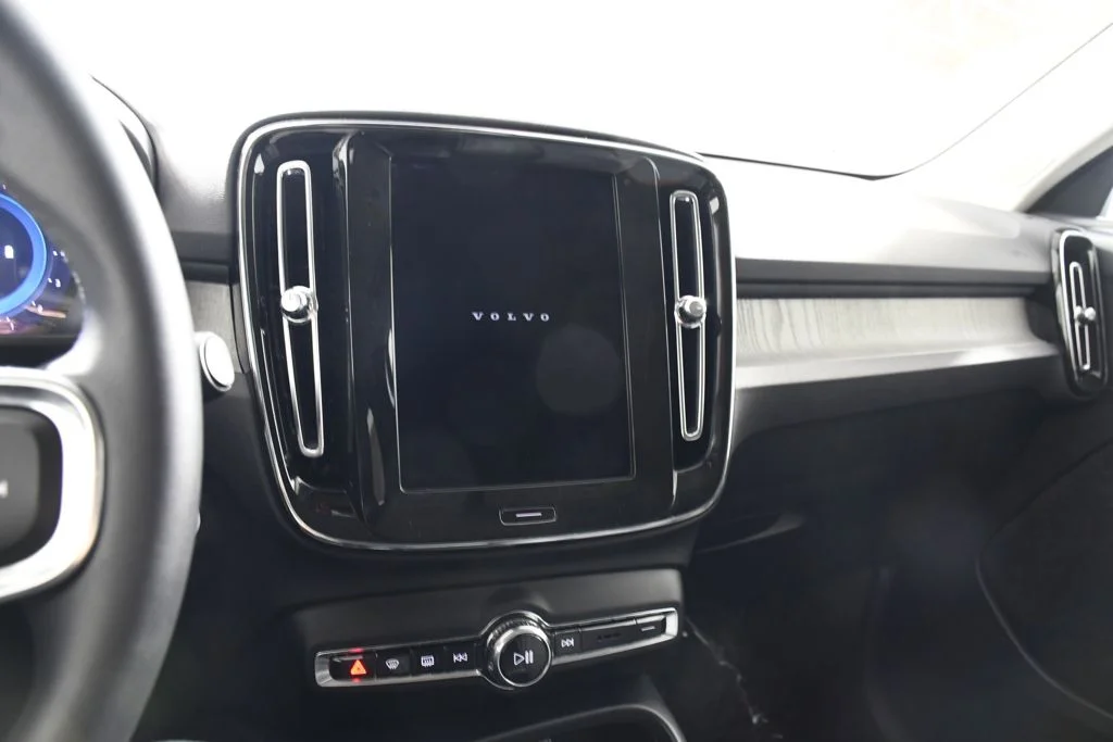 Used 2025 Cloud Blue Volvo B5 Core image 33