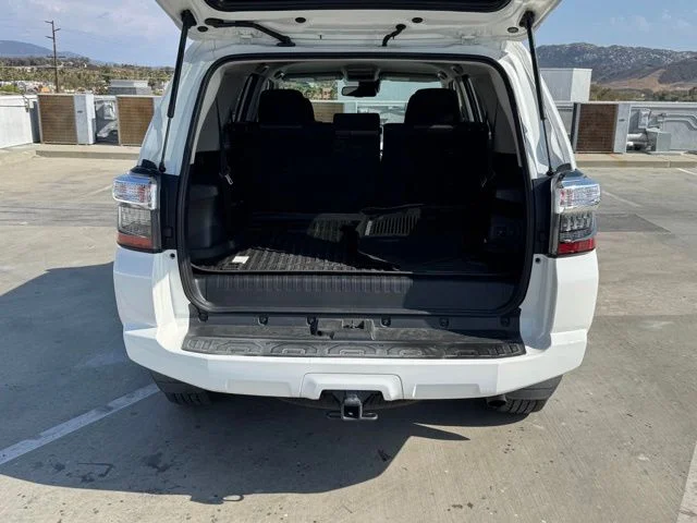 Used 2020 White Toyota SR5 image 33