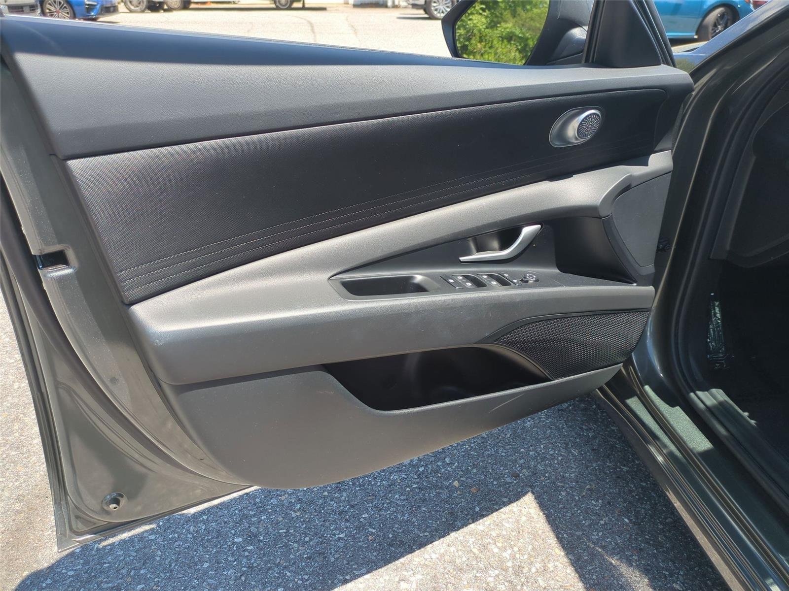 Used 2025 Amazon Gray Hyundai SE image 15