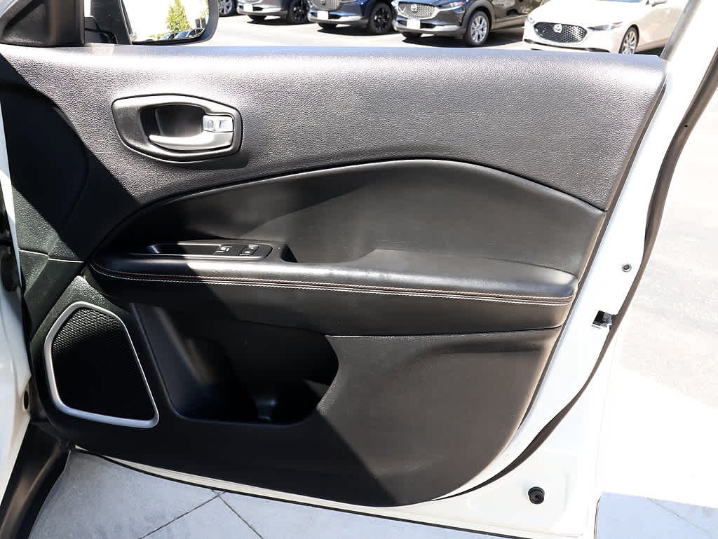 Used 2018 White Clearcoat Jeep Latitude image 30
