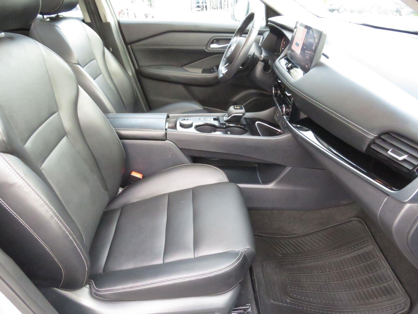 Used 2024 Boulder Gray Pearl Nissan SL image 19