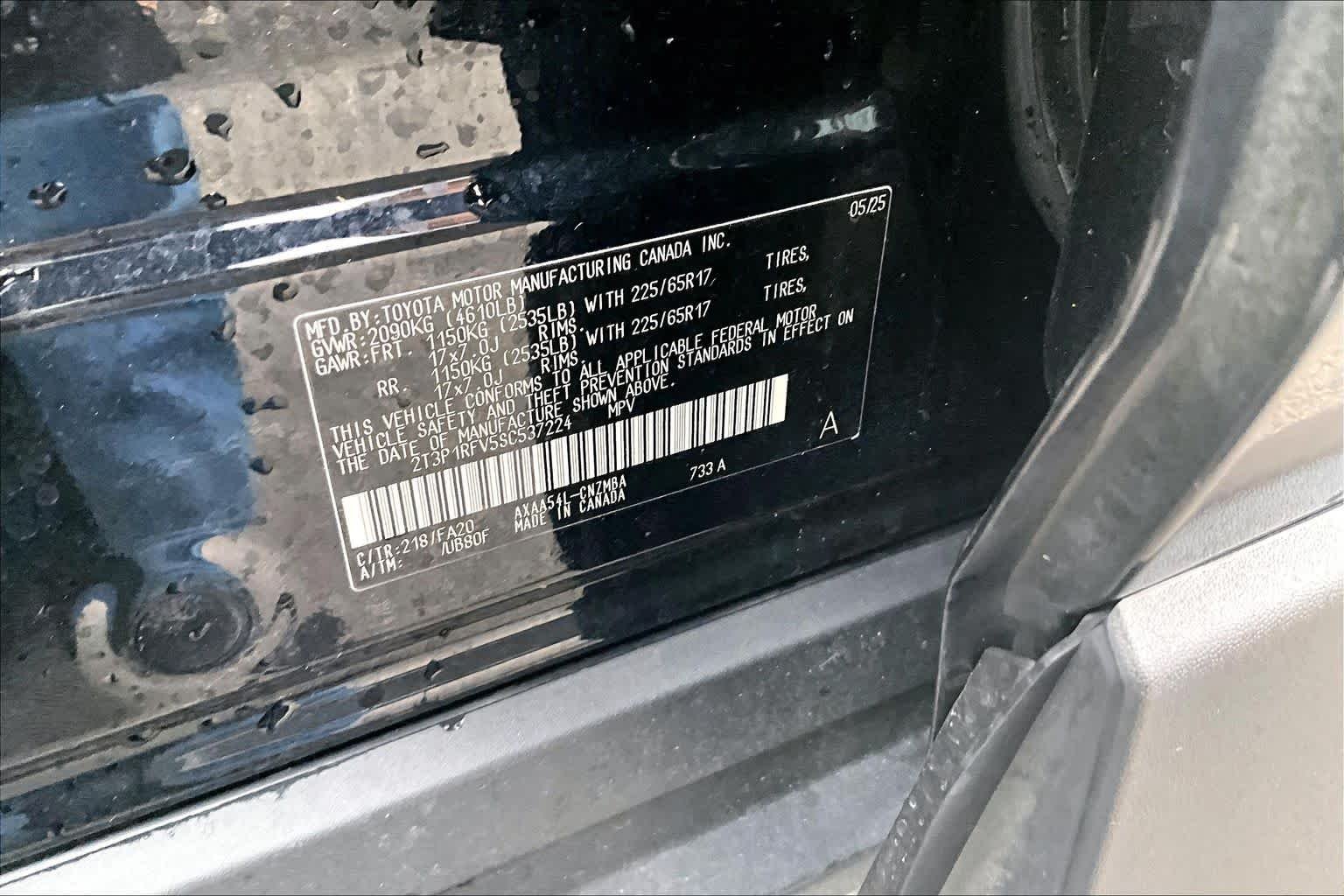 Used 2025 Midnight Black Metallic Toyota XLE image 37