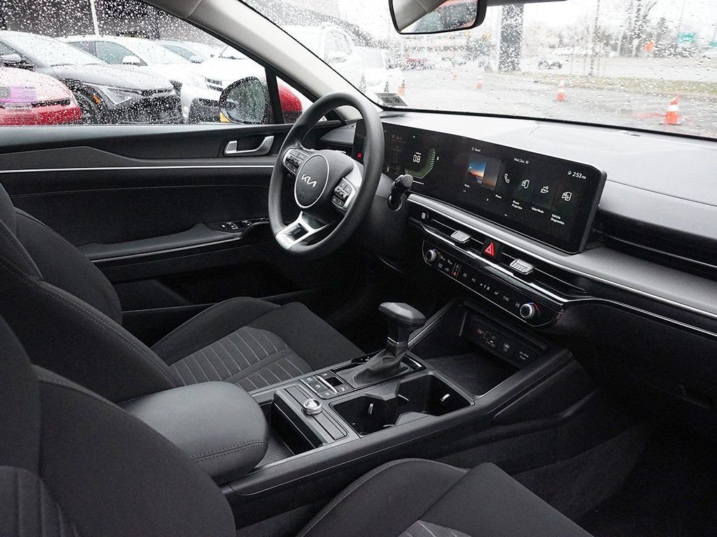 Used 2025 Red Kia LXS image 26