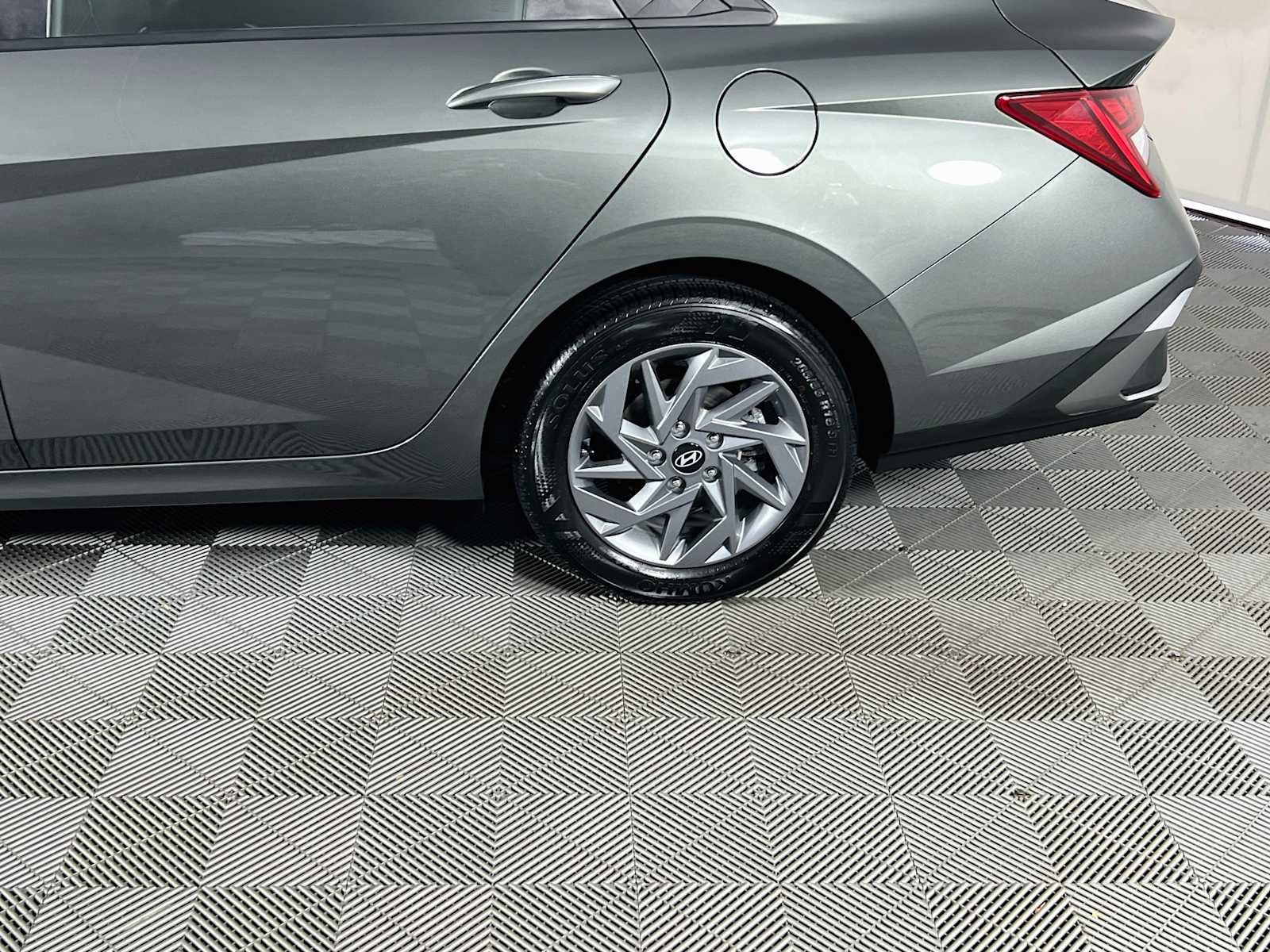 Used 2025 Amazon Gray Hyundai Blue image 30