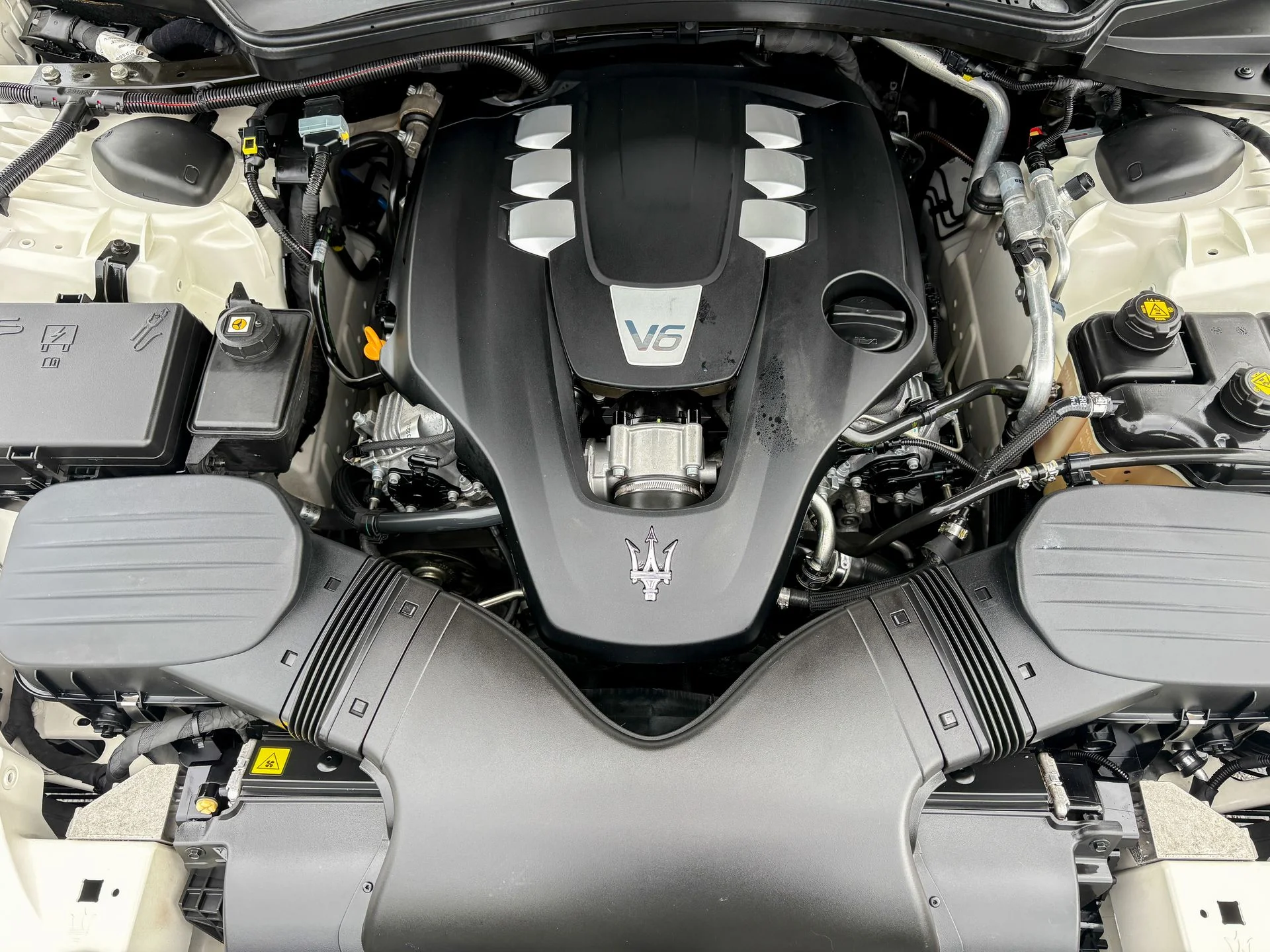 Used 2016 White Maserati S Q4 image 40