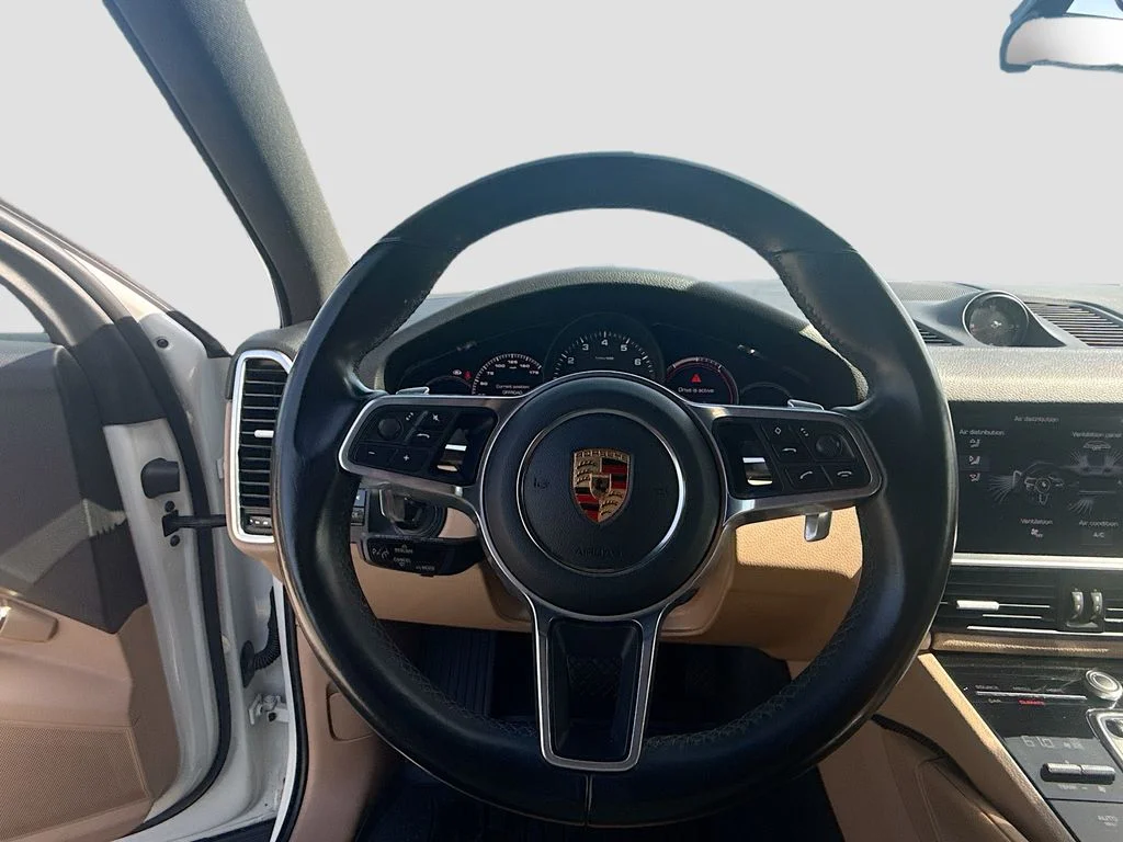 Used 2021  Porsche Base image 12