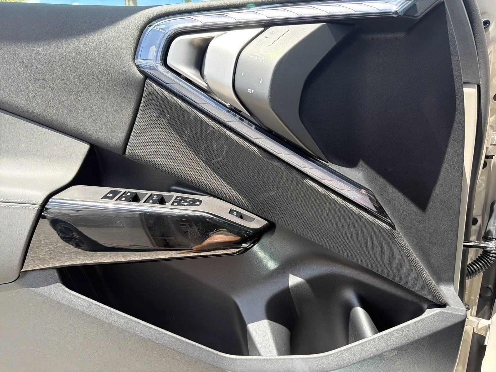 New 2026 Dune Grey Metallic BMW M50 xDrive image 25