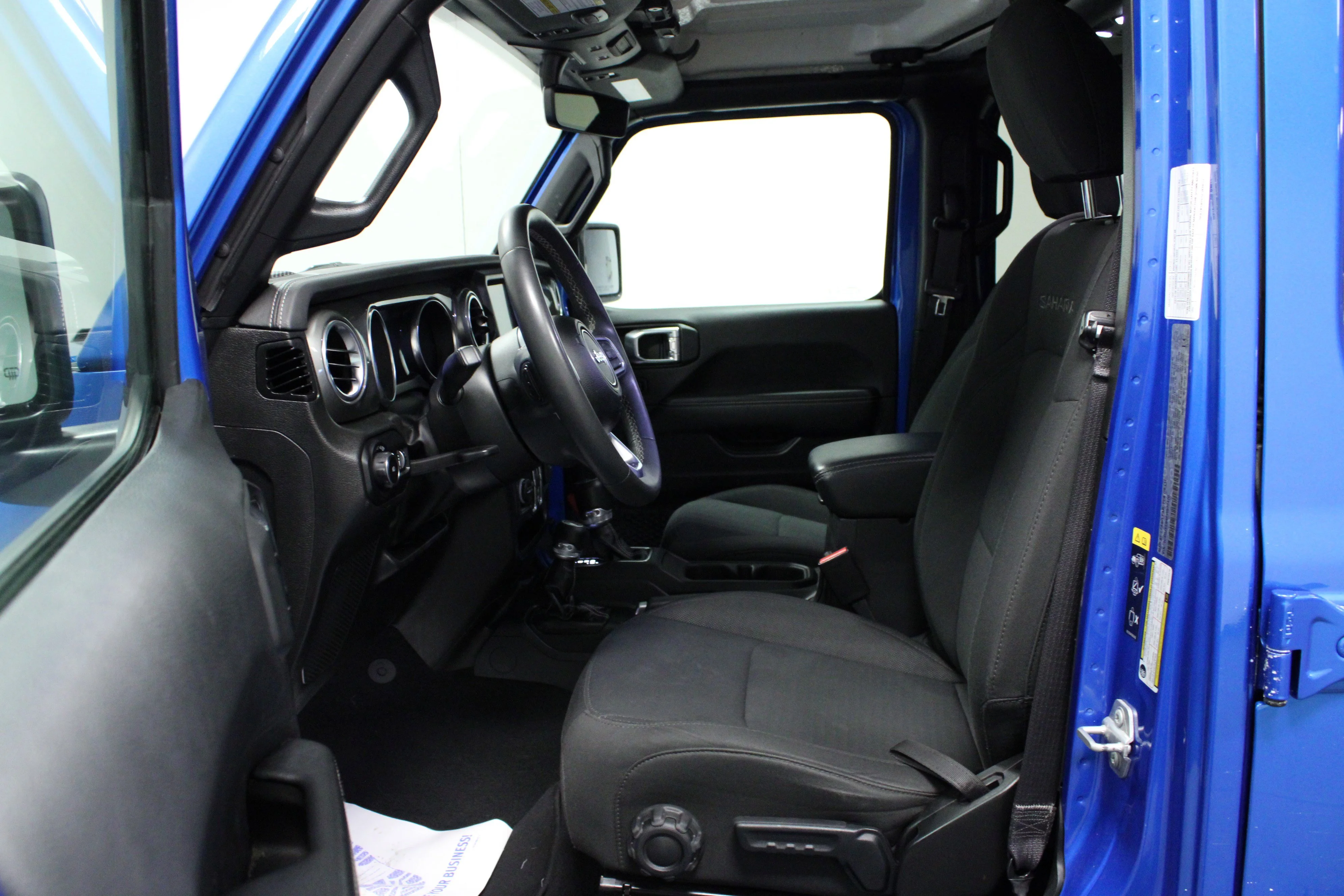 Used 2023 Hydro Blue Pearlcoat Jeep Sahara image 12
