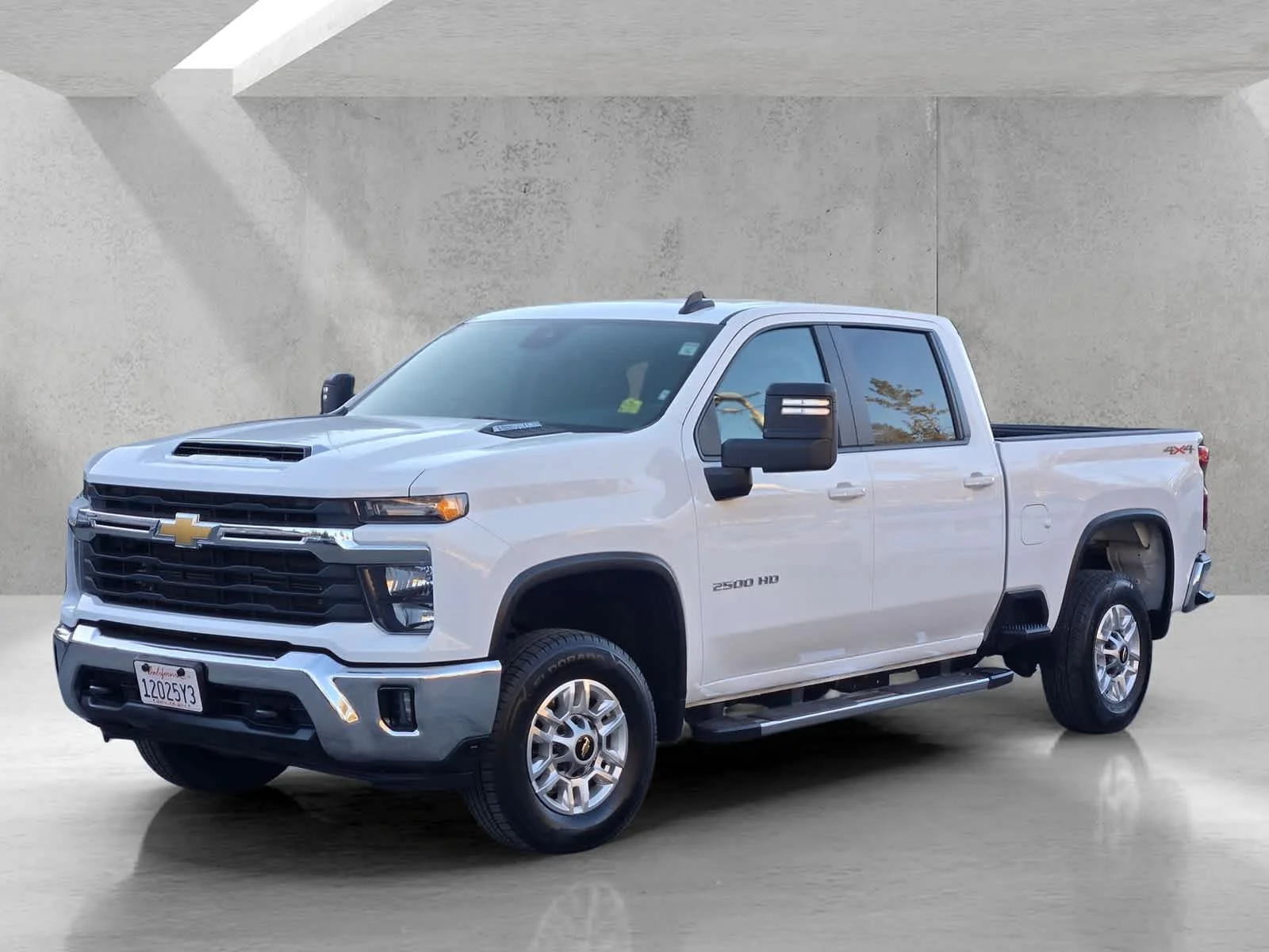 Used 2025 Summit White Chevrolet LT image 8