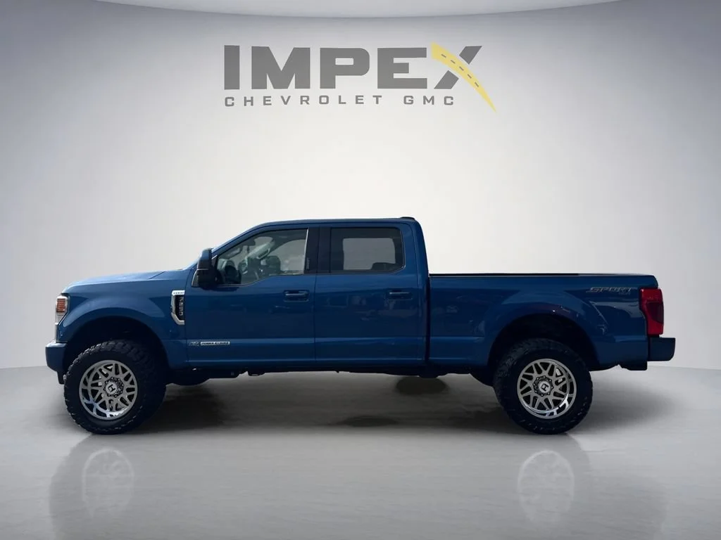Used 2022  Ford XL image 2