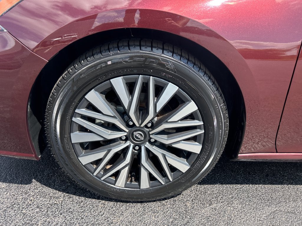 Used 2024 Red Nissan 2.5 SV image 10
