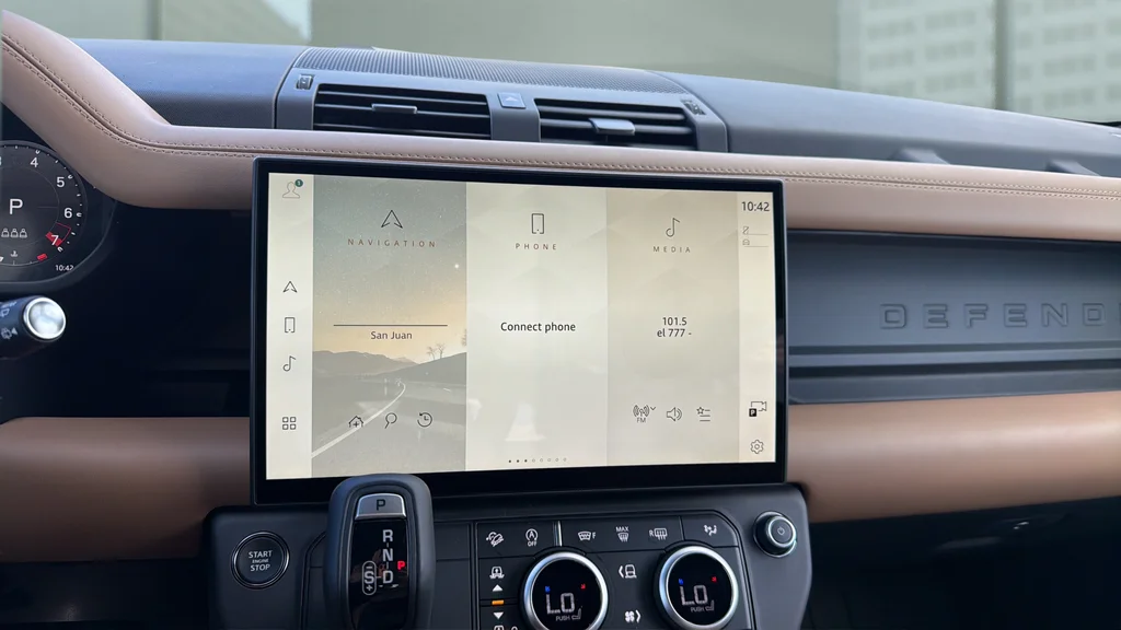 New 2026 Black Land Rover X-Dynamic SE image 22