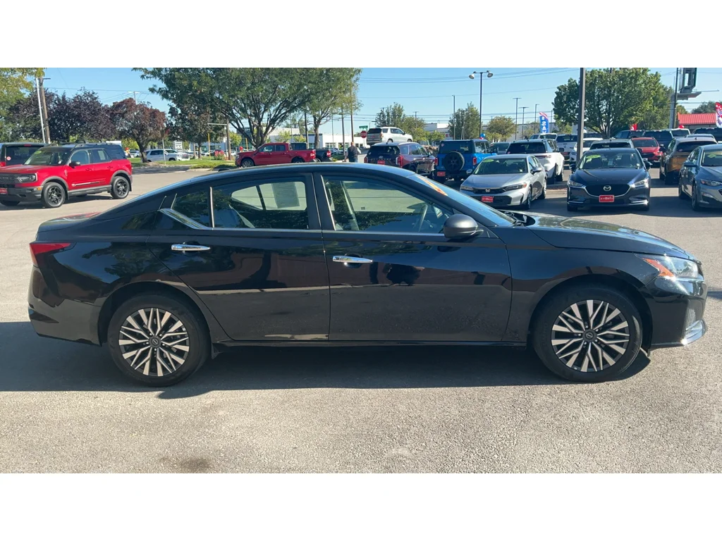 Used 2025 Super Black Nissan SV image 4