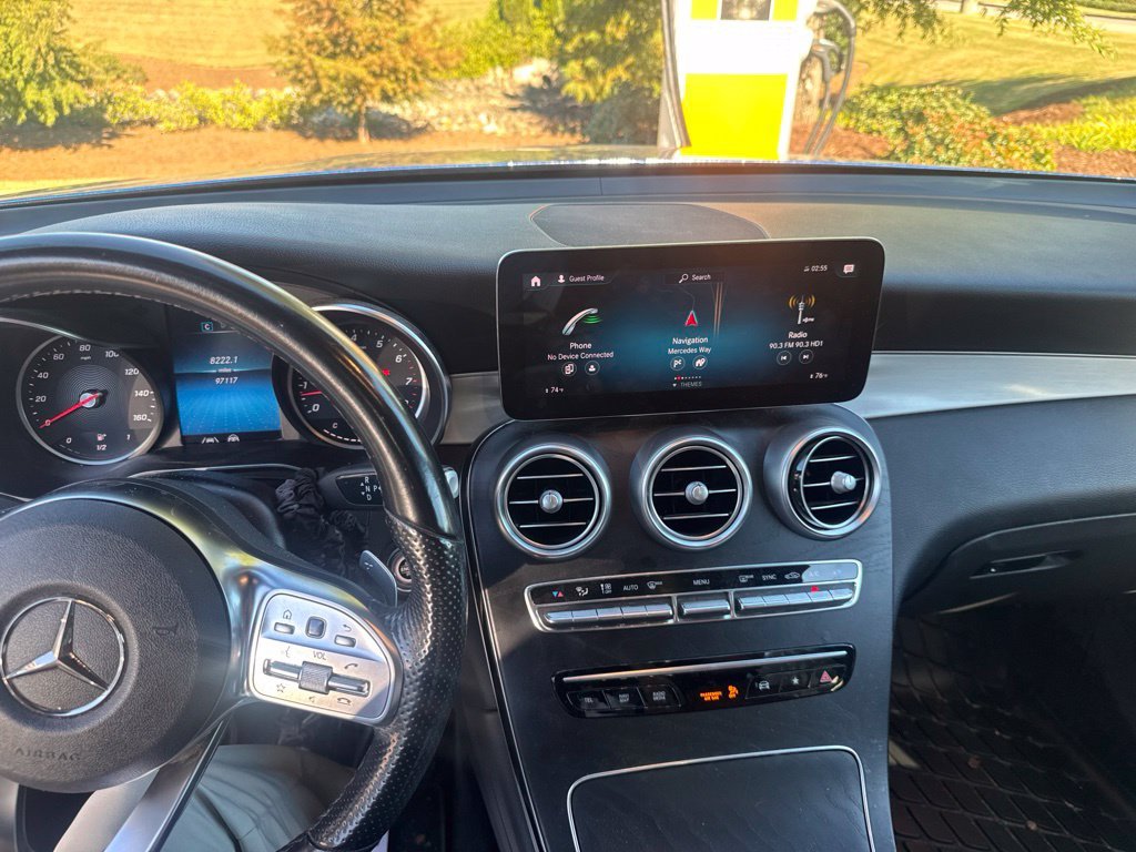 Used 2021 Brilliant Blue Metallic Mercedes-Benz GLC 300 image 2