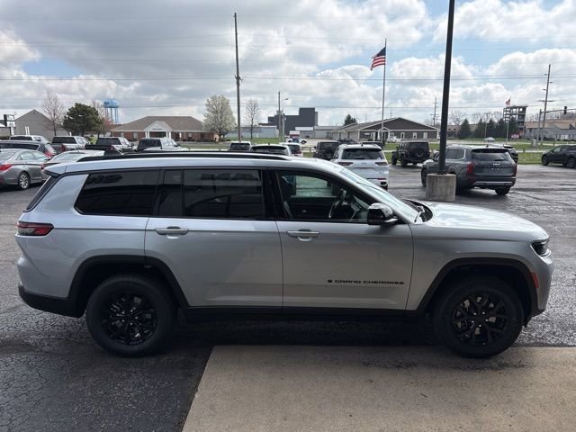 New 2026 Silver Zynith Exterior Paint Jeep Altitude image 7