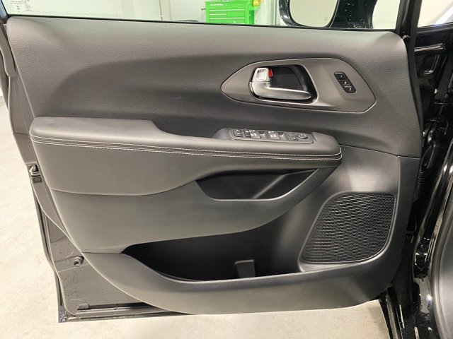 2026 Chrysler Pacifica Select - Photo 10