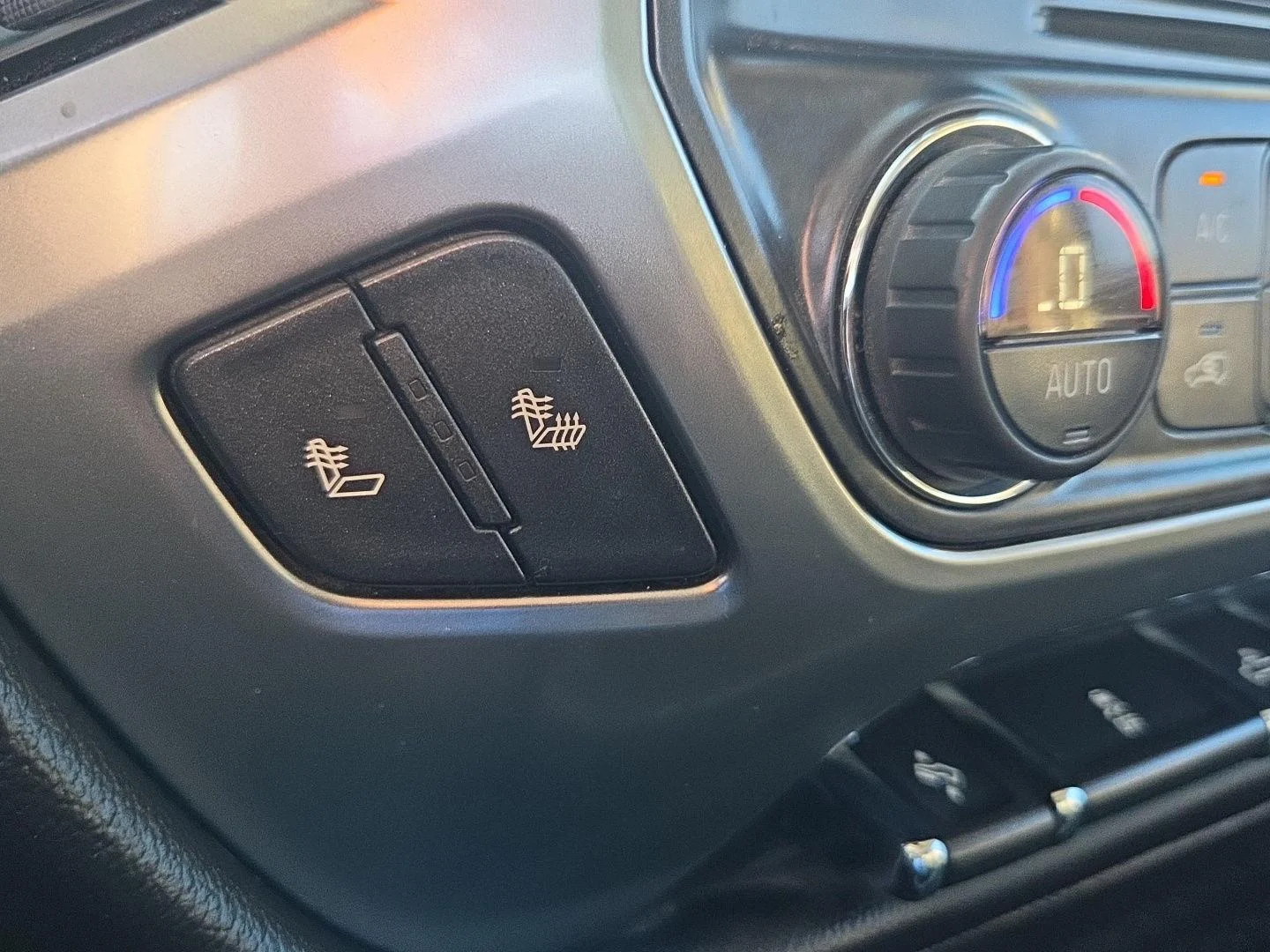 Used 2015 SUMMIT WHITE Chevrolet LT image 20