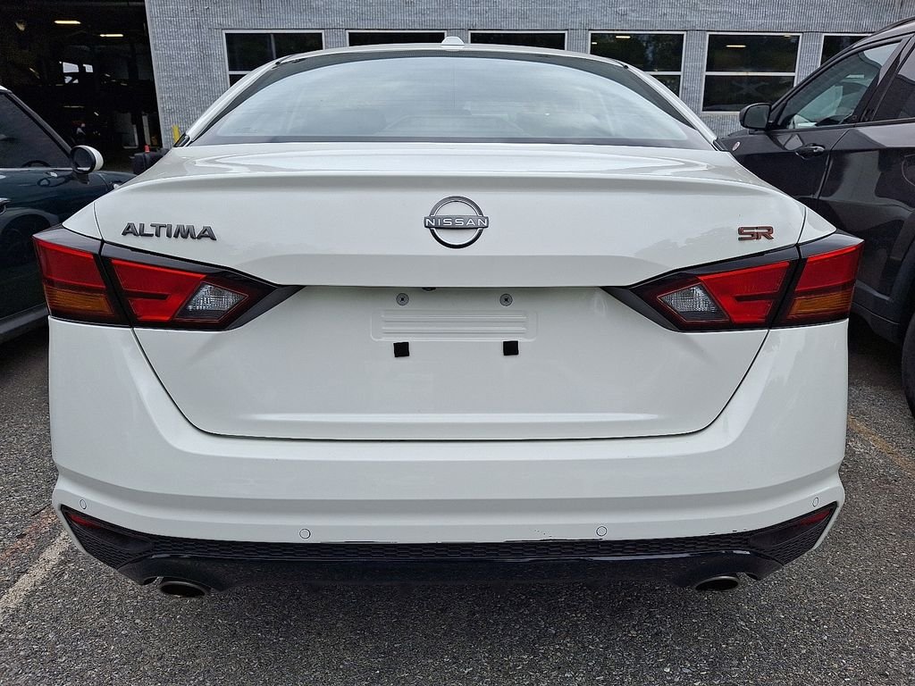 Used 2024 White Nissan 2.5 SR image 5