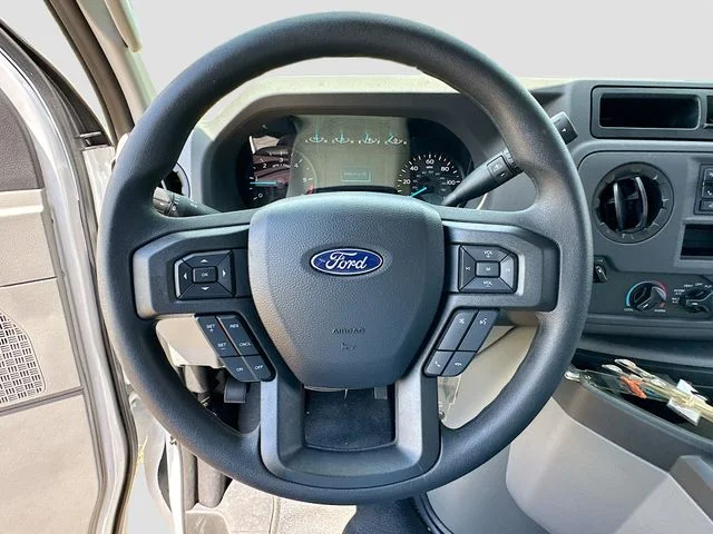 New 2025 Oxford White Ford Base image 7