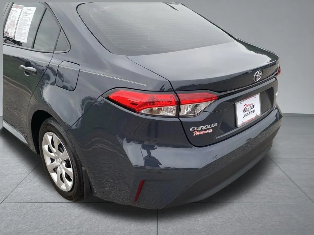 Used 2025  Toyota LE image 11