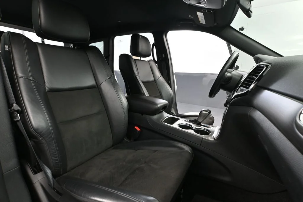 Used 2021 White Jeep Laredo X image 49