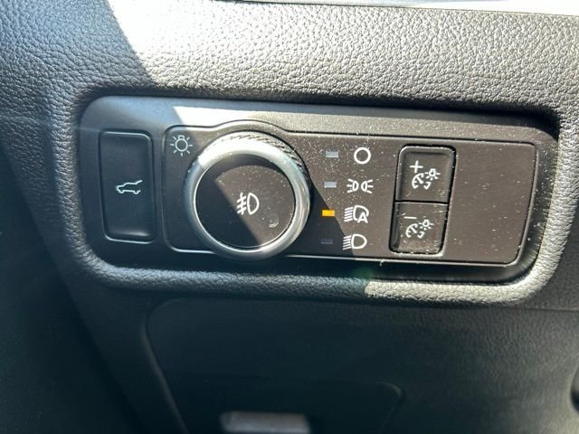 Used 2023 Red Ford XLT image 32
