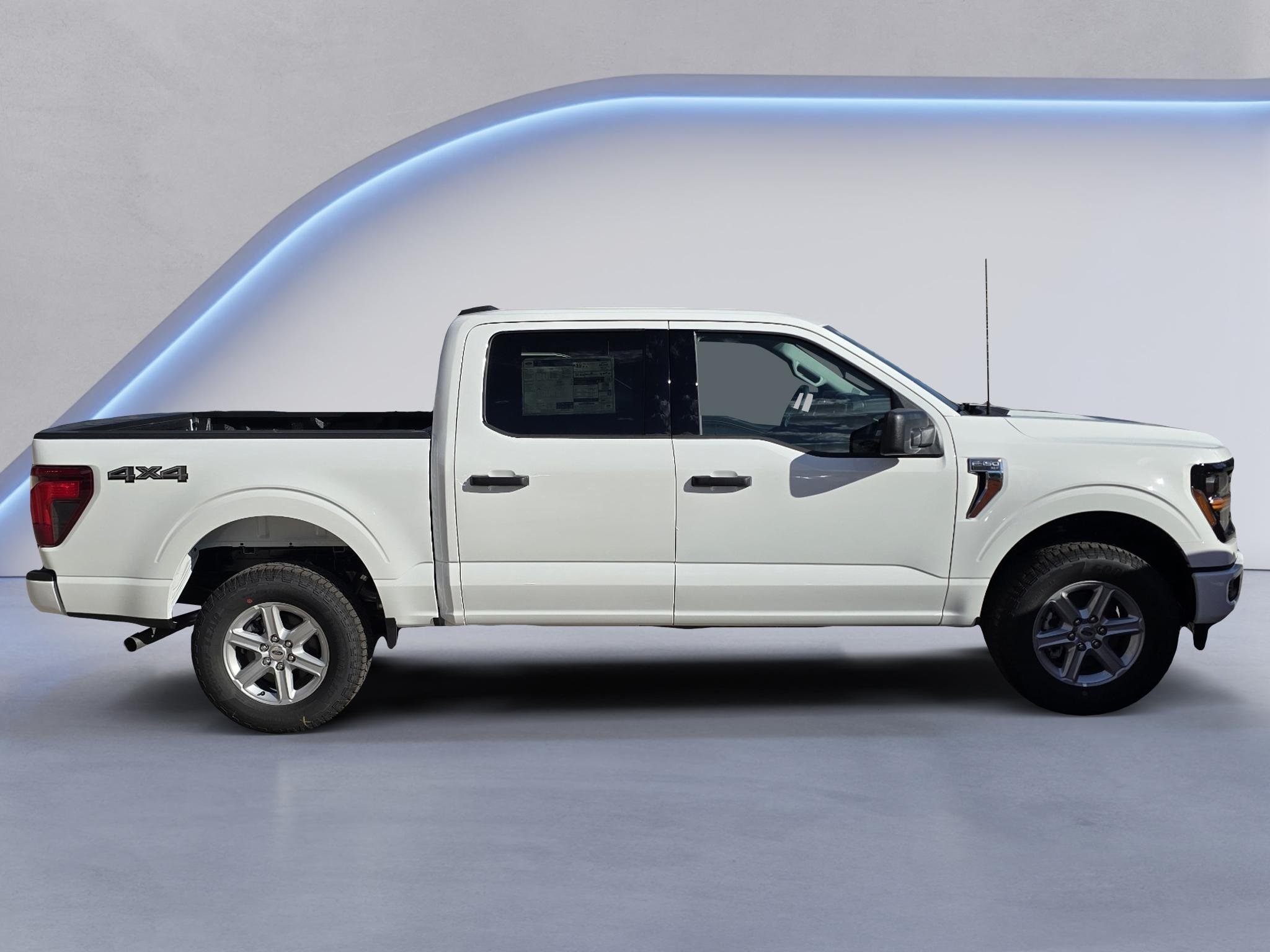 New 2026 Oxford White Ford XLT image 4