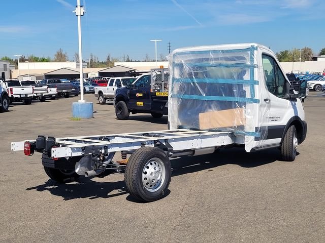 New 2025 Oxford White Ford Cutaway image 4