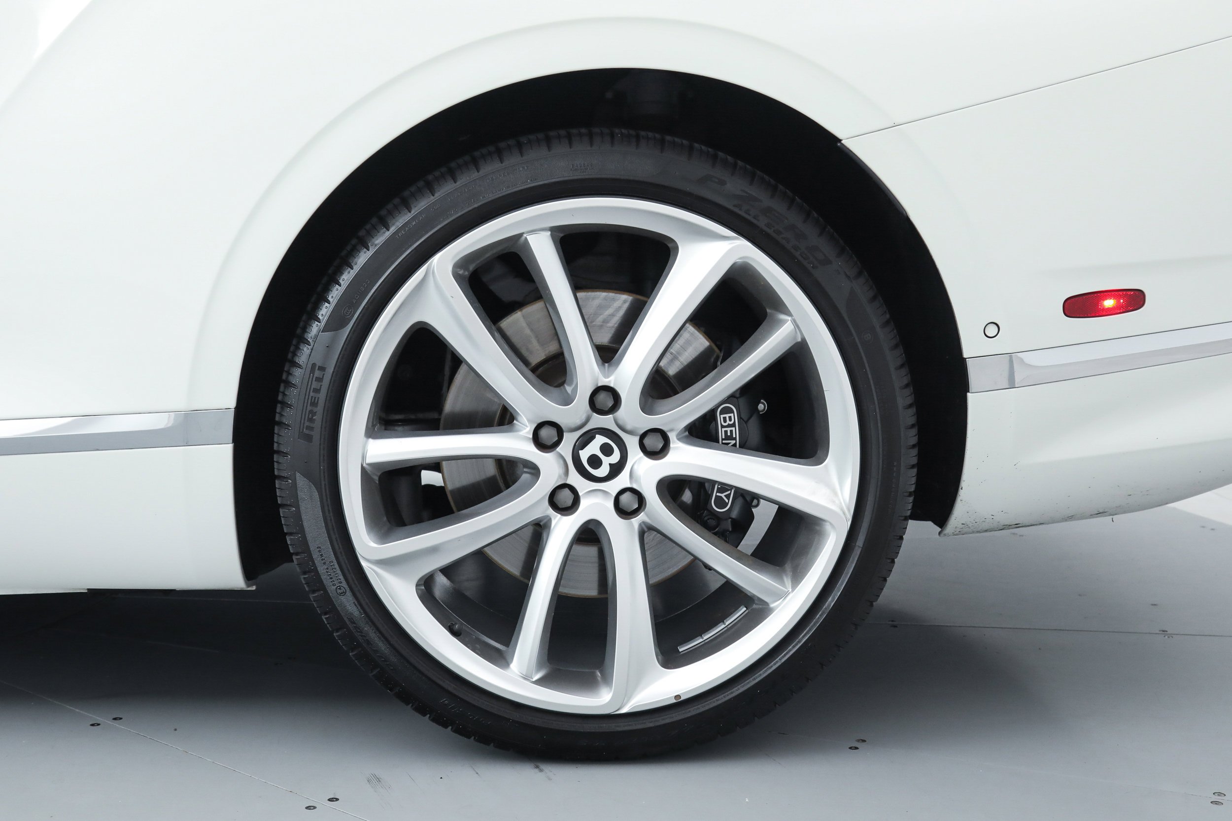 Used 2022 White Bentley GT V8 Convertible image 39