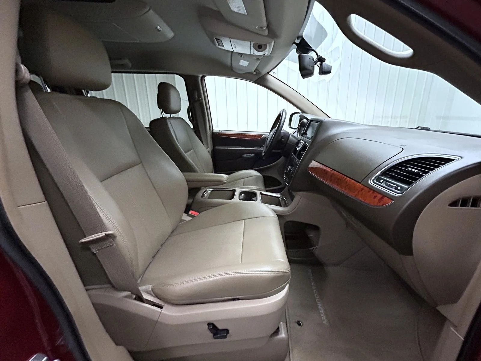 Used 2015 Red Chrysler Touring-L image 15