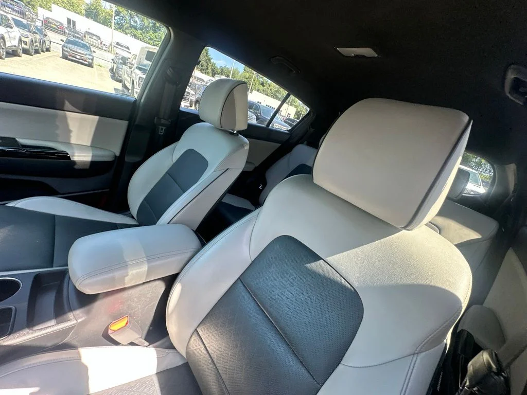 Used 2019 Red Kia EX image 11