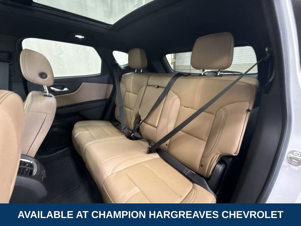Used 2024 Iridescent Pearl Tricoat Chevrolet Premier image 33