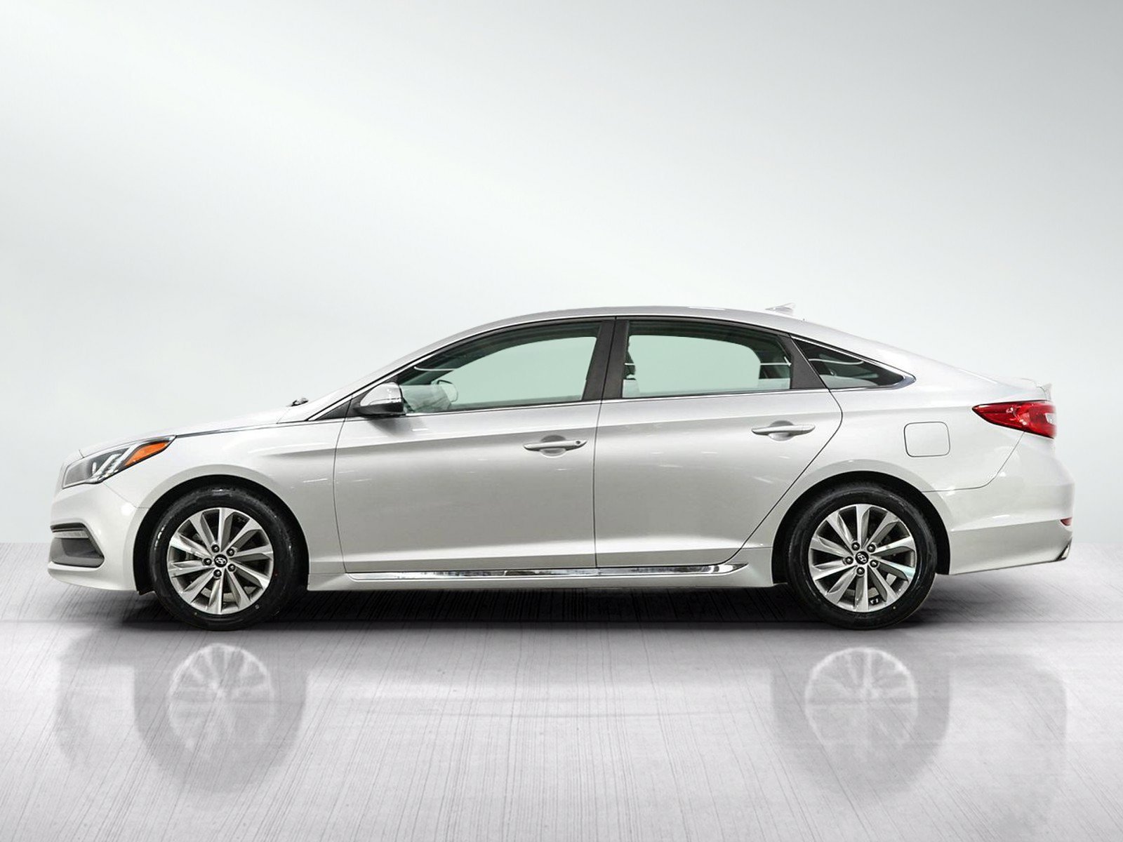 Used 2015 Symphony Silver Hyundai 4dr Sdn 2.4L Sport image 2