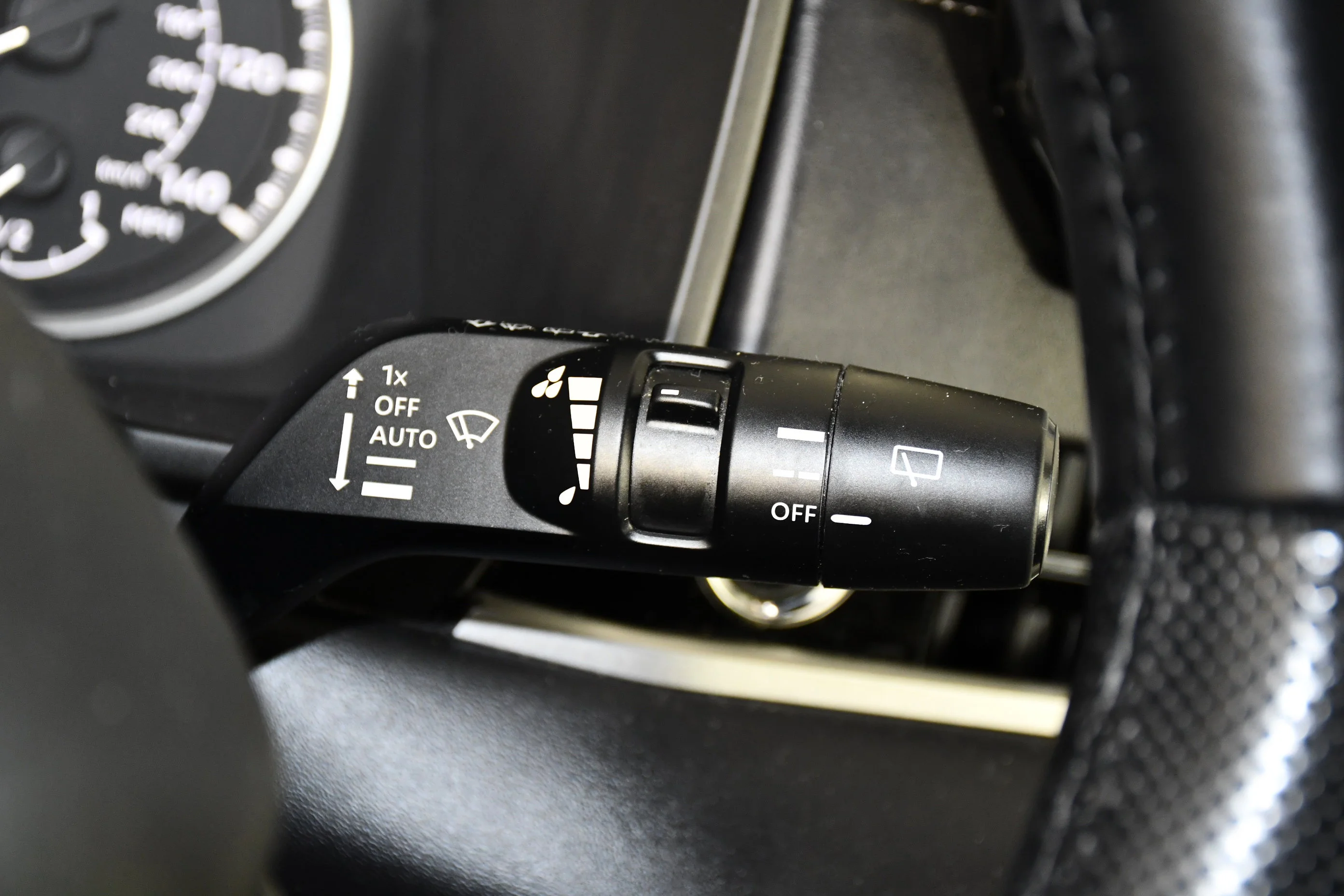 Certified Used 2023 White Diamond Mitsubishi SE image 23