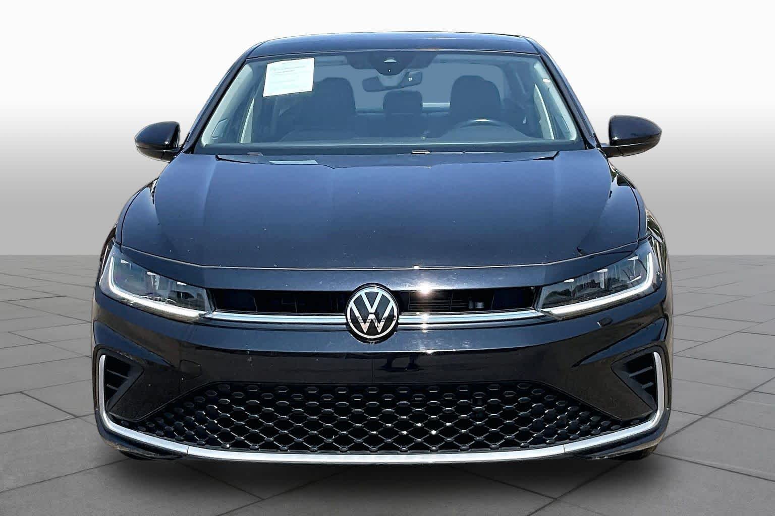 Used 2025 Deep Black Pearl Volkswagen SE image 4