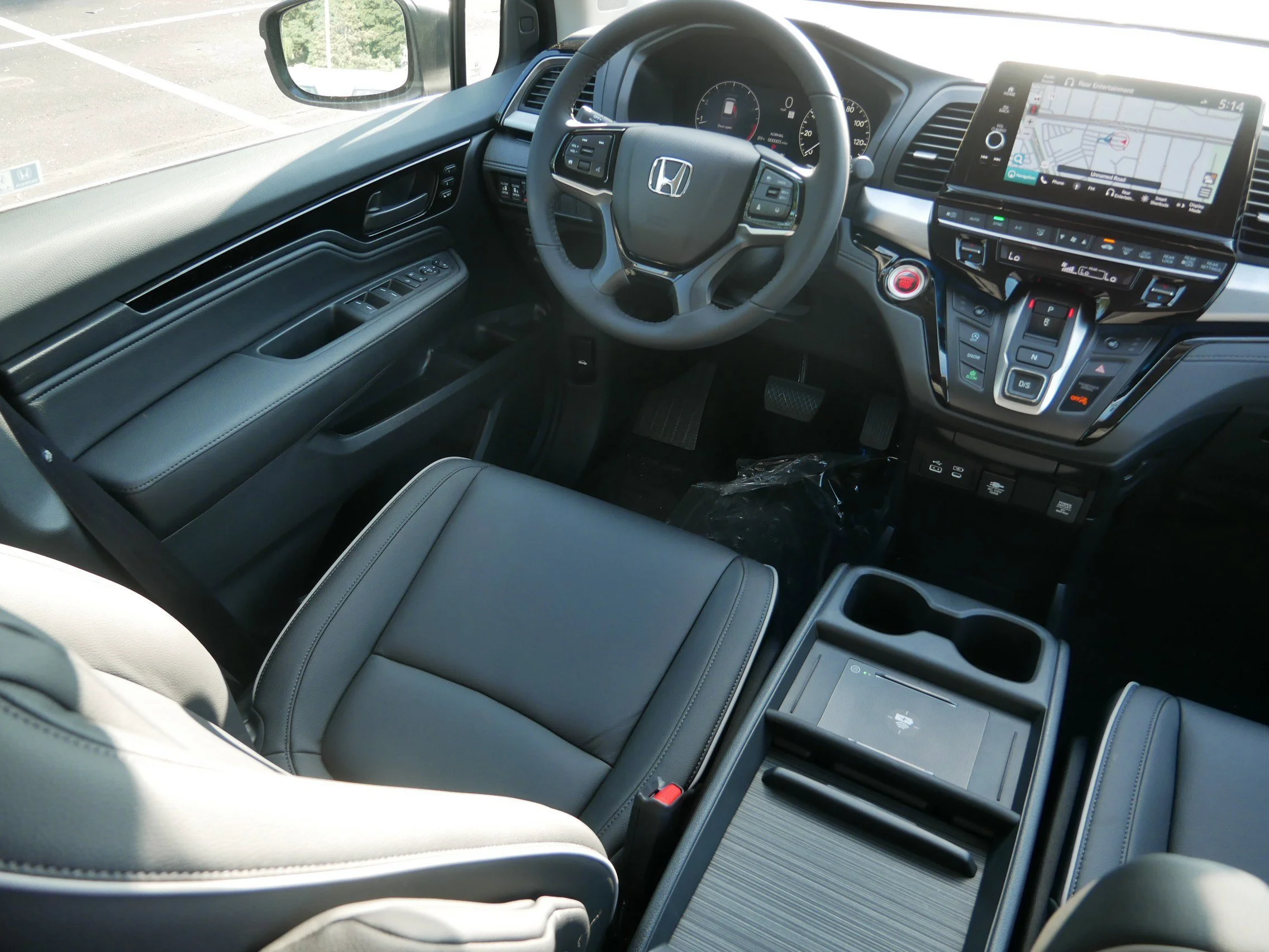 New 2026 Crystal Black Pearl Honda Touring image 9