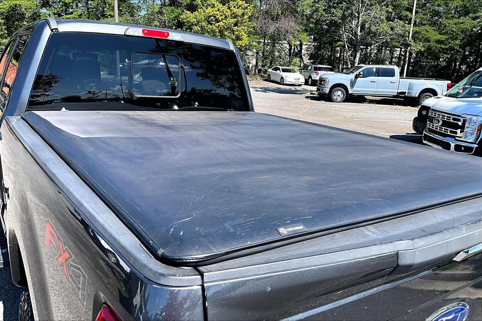 Used 2018 Magnetic Metallic Ford LARIAT image 32