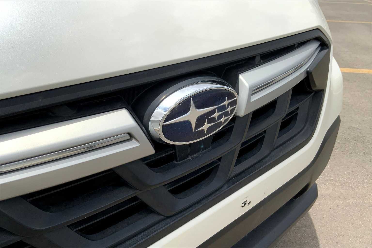 Used 2022 Crystal White Pearl Subaru Limited image 28