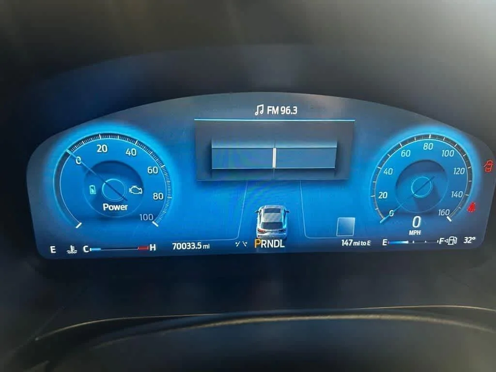Used 2023 Iconic Silver Ford Platinum image 2