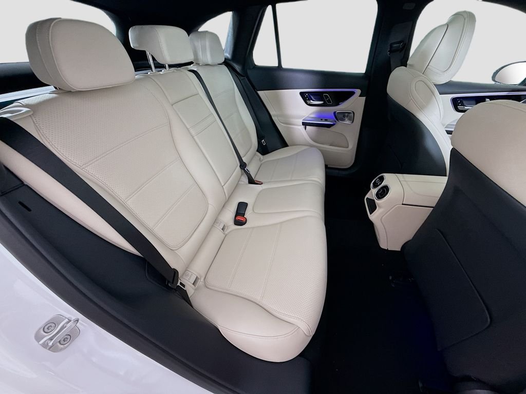 New 2026 MANUFAKTUR Moonlight White Metallic Mercedes-Benz GLC 300 image 28