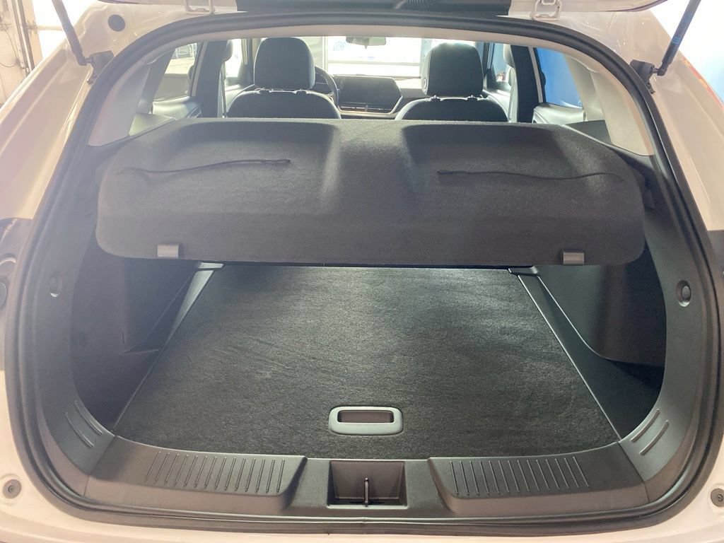New 2026 Summit White Chevrolet LT image 20