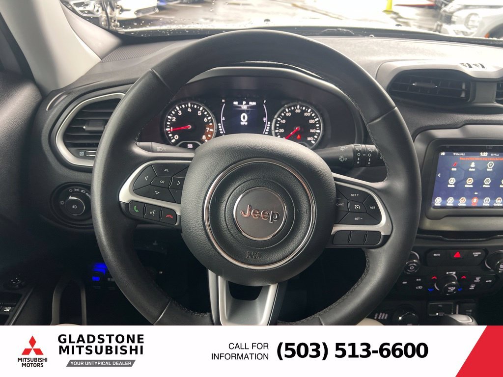 Used 2020 Glacier Metallic Clearcoat Jeep Latitude image 14