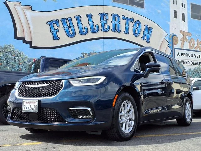 2022 Chrysler Pacifica Touring L's photo
