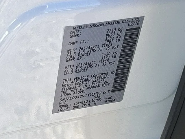 New 2027 2T RAD WHT INFINITI Autograph AWD image 32