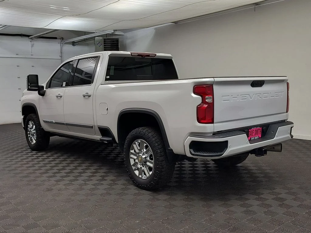Used 2024 Iridescent Pearl Tricoat Chevrolet High Country image 3